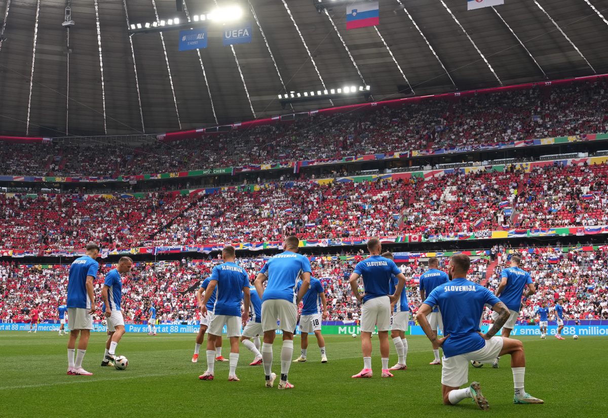 重要足球赛事即将举行,球员们全力以赴备战 重要足球赛事即将举行,球员们全力以赴备战