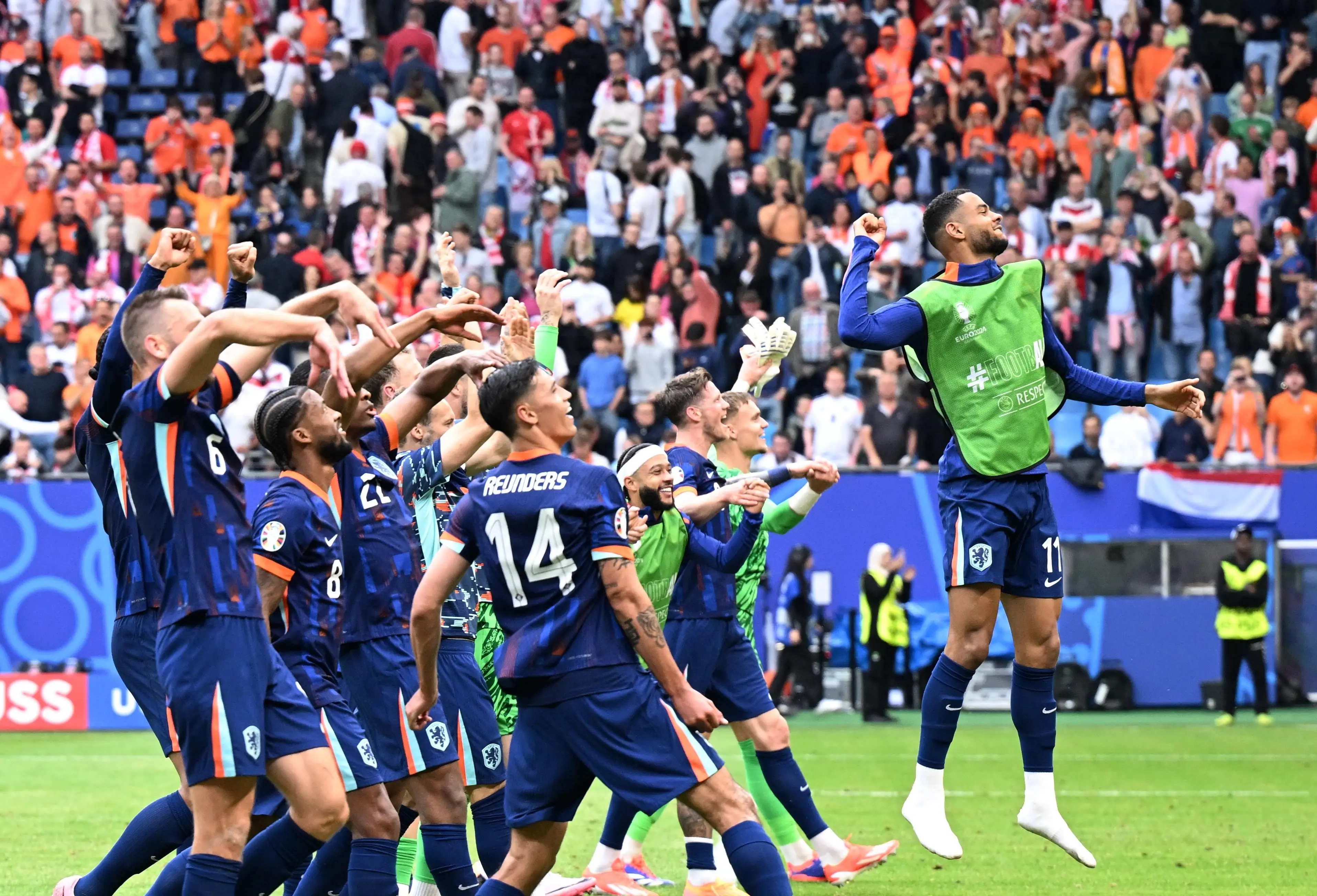 半岛体育新闻-国际足球明星联赛，球技高超对决的简单介绍