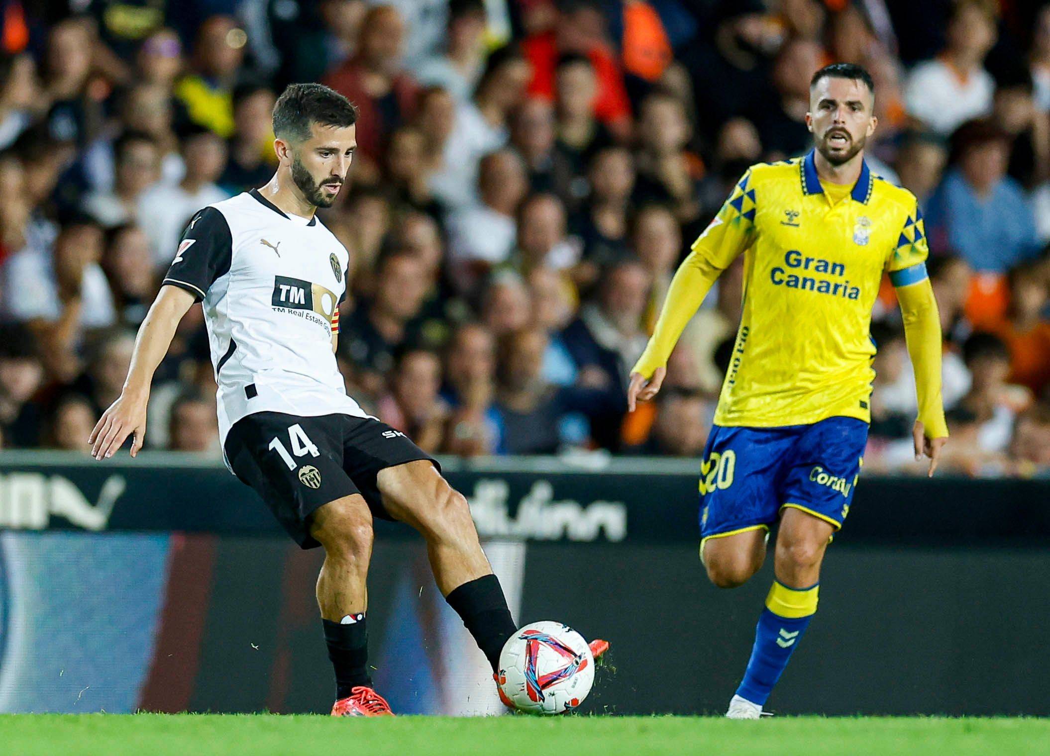 巴萨疲于奔命，皇家马德里继续领跑