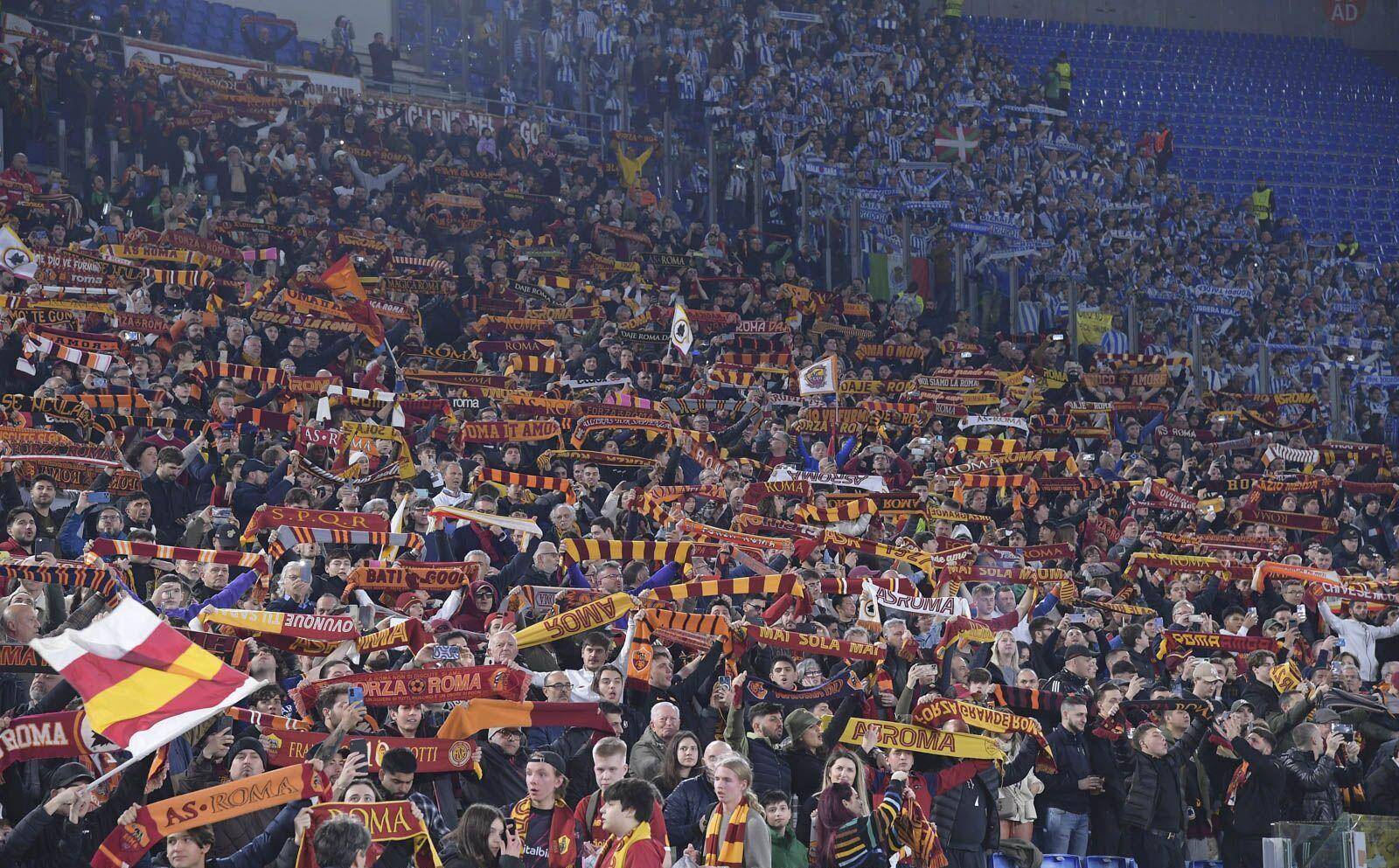 足球比赛看点纷呈,球迷热情高涨 足球比赛看点纷呈,球迷热情高涨