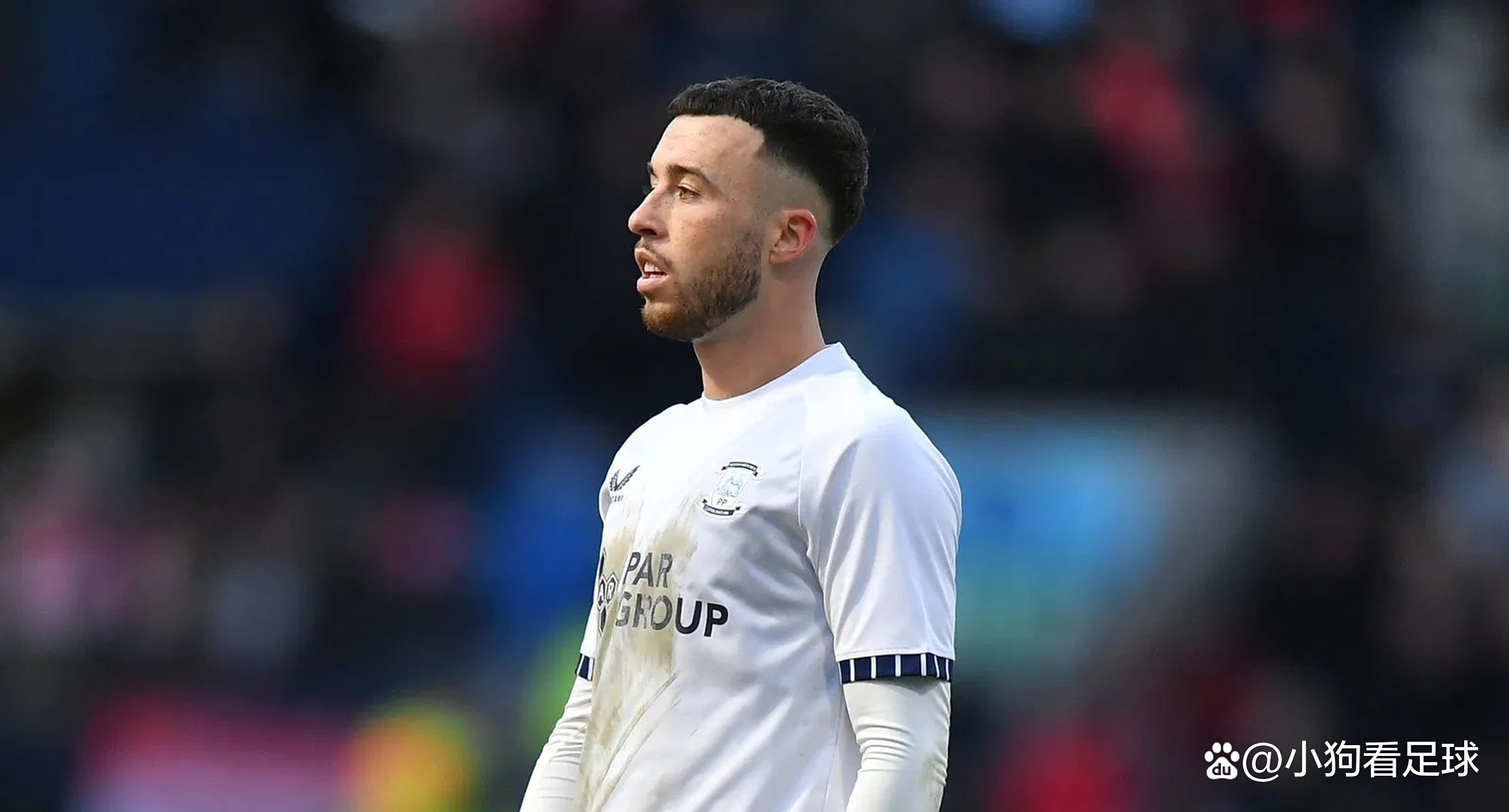 半岛体育网页版-关于利兹联年轻后卫展现出色表现，备受赞誉的信息