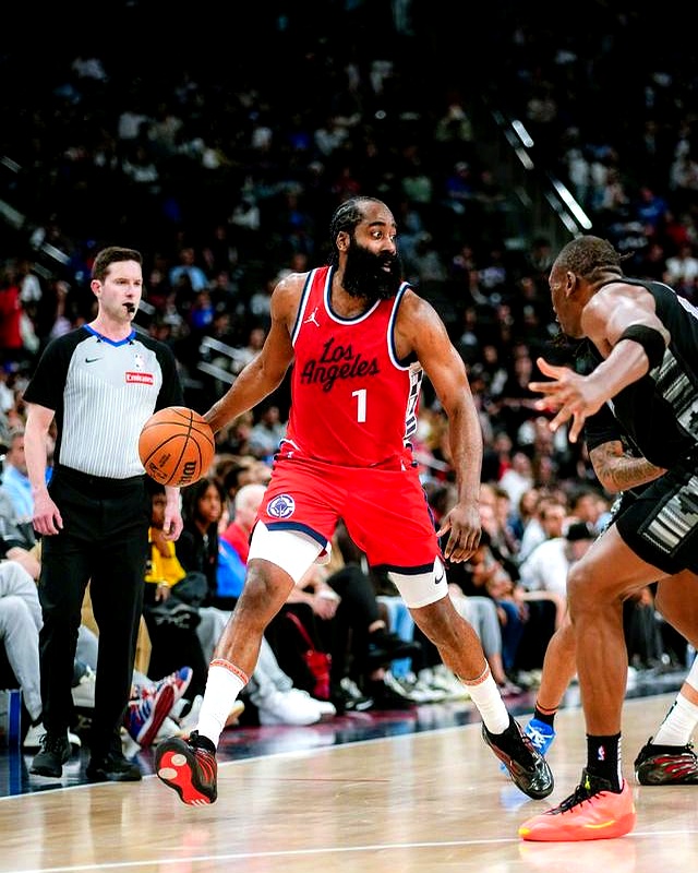 快船主场大胜马刺，乔治全场砍下36分的简单介绍