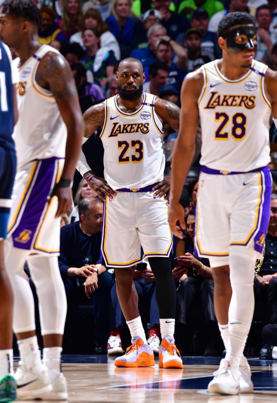 湖人逆转活塞,保持不败战绩 湖人逆转活塞,保持不败战绩