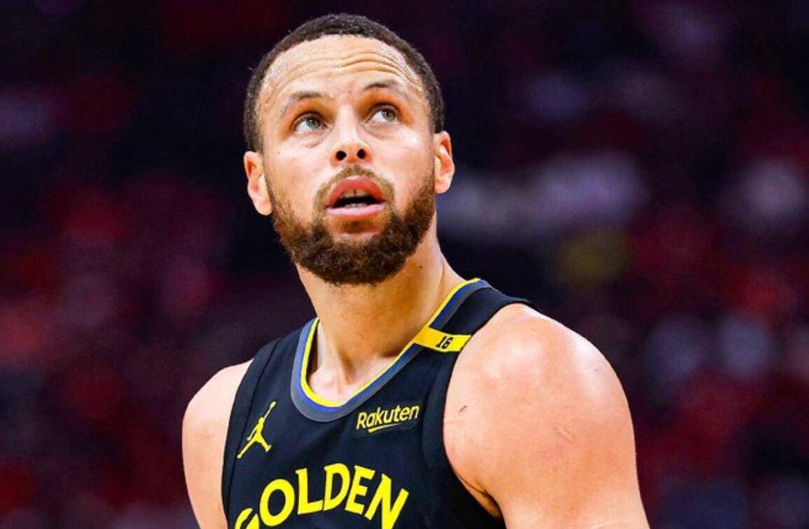 半岛体育在线-包含库里膝盖再次受伤疑似退出赛季，勇士前景堪忧的词条