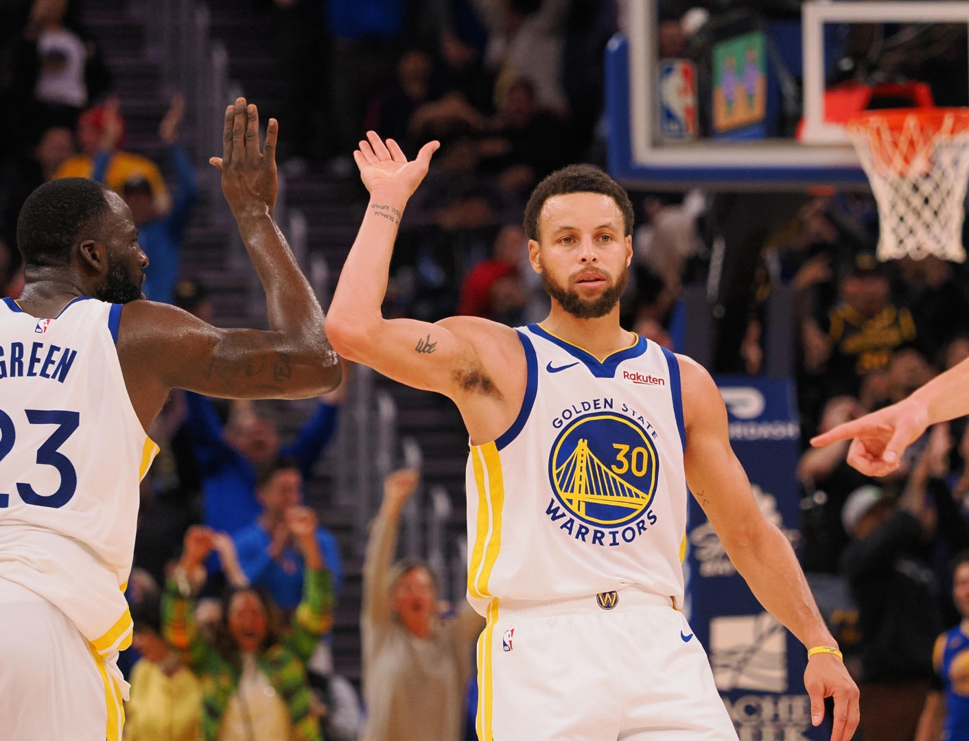 半岛体育app-勇士遭遇连败，库里状态低迷的简单介绍