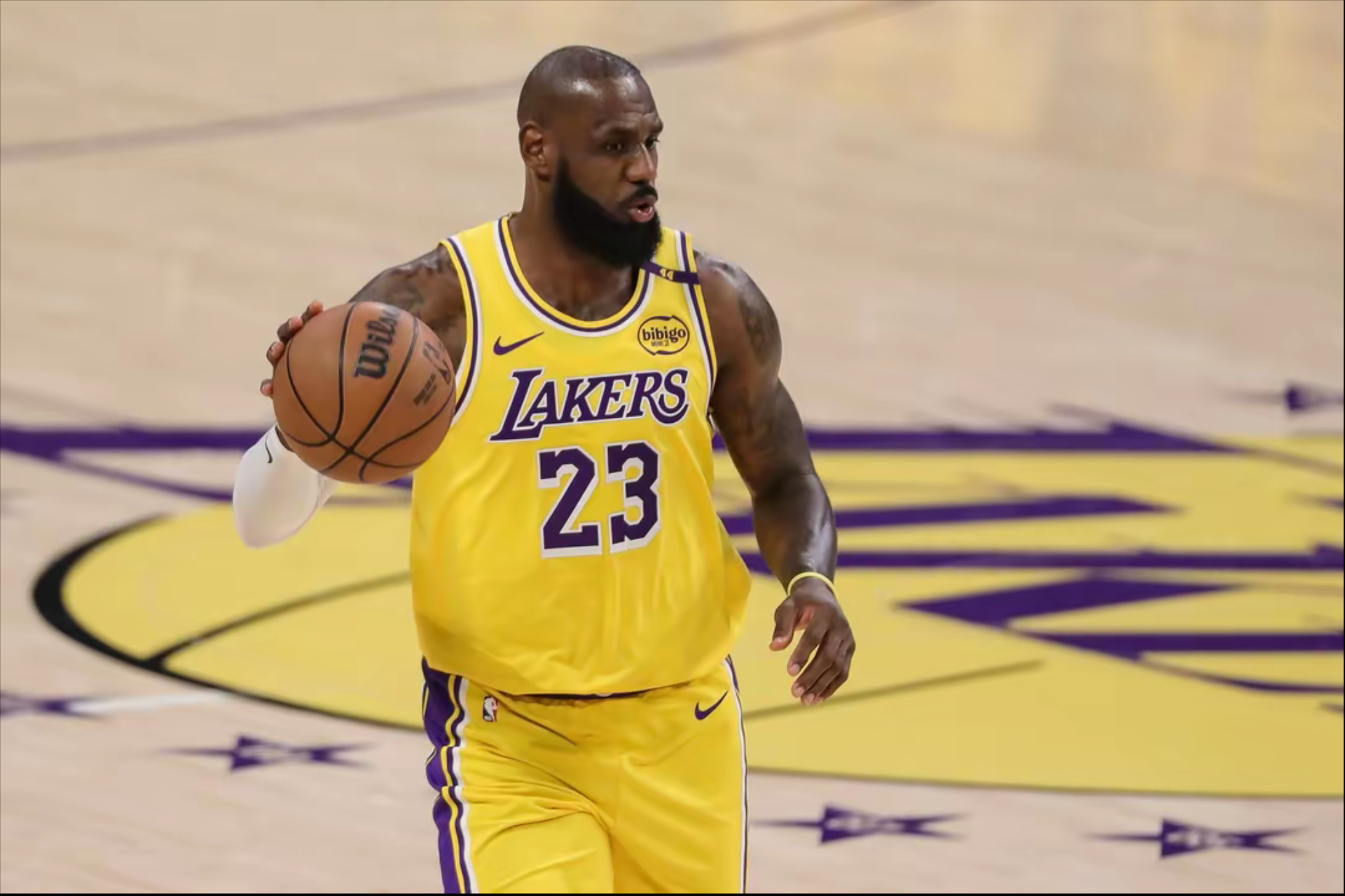 开拓者主场力克湖人，夺得胜利