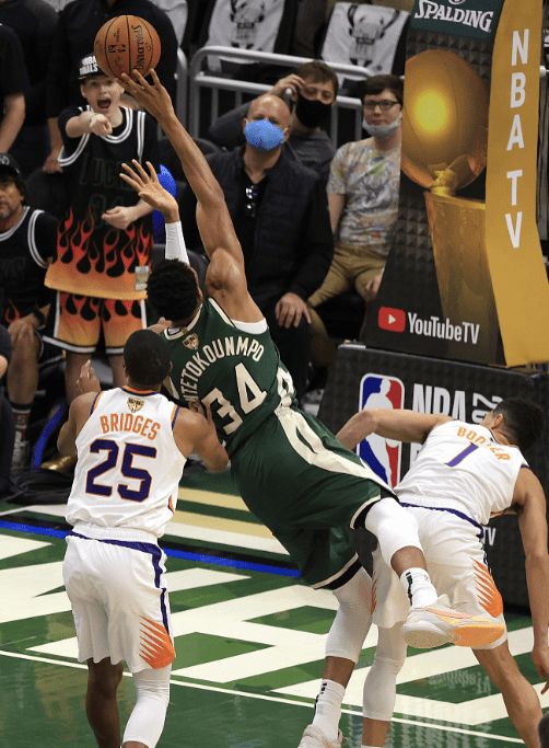 雄鹿队全员发威，大胜对手取得连胜的简单介绍